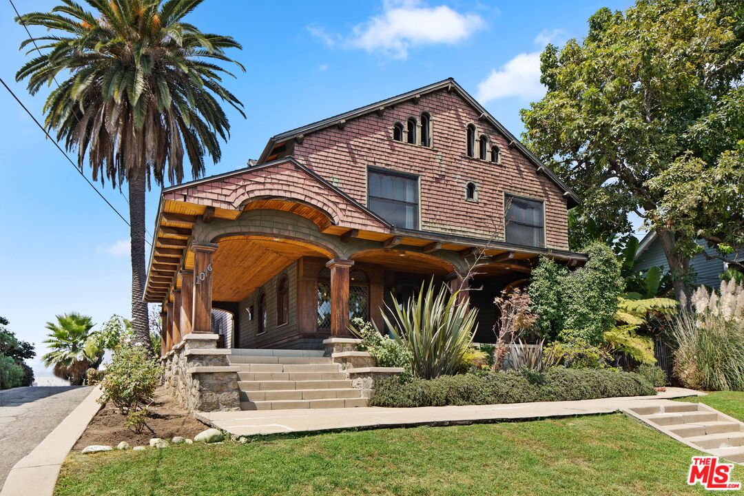 1046 W KENSINGTON RD