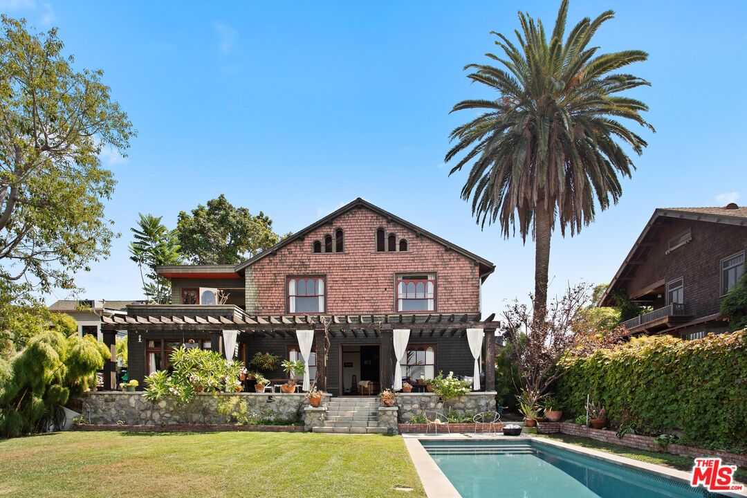 1046 W KENSINGTON RD