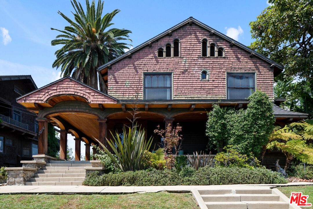 1046 W KENSINGTON RD