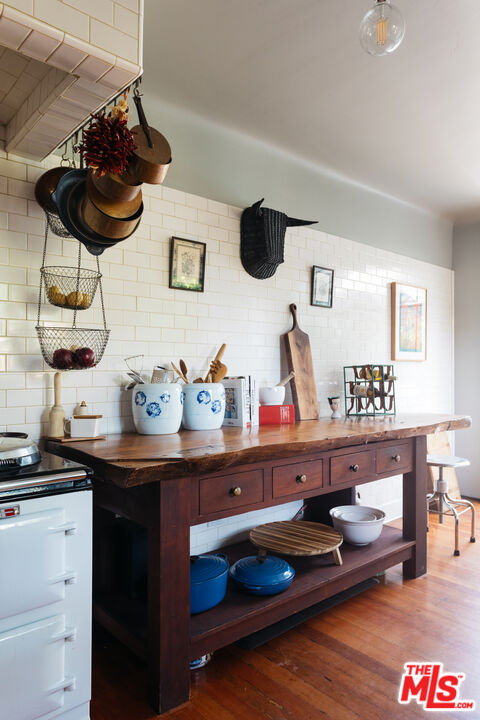 1046 W KENSINGTON RD