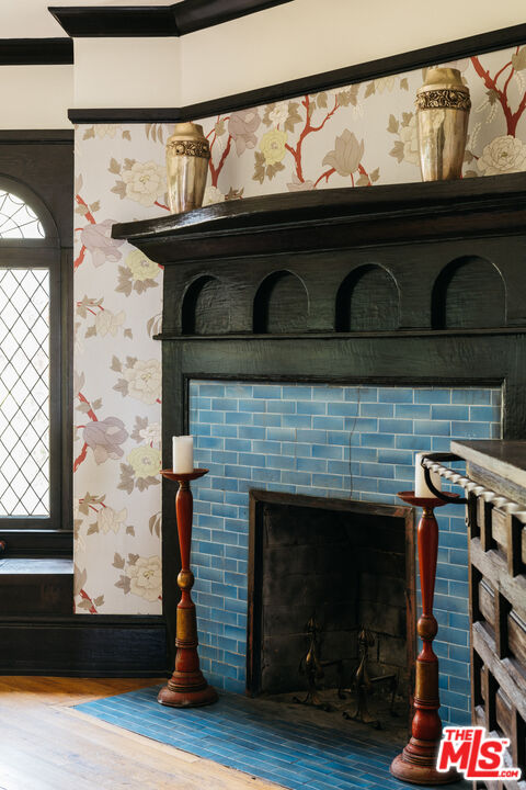 1046 W KENSINGTON RD