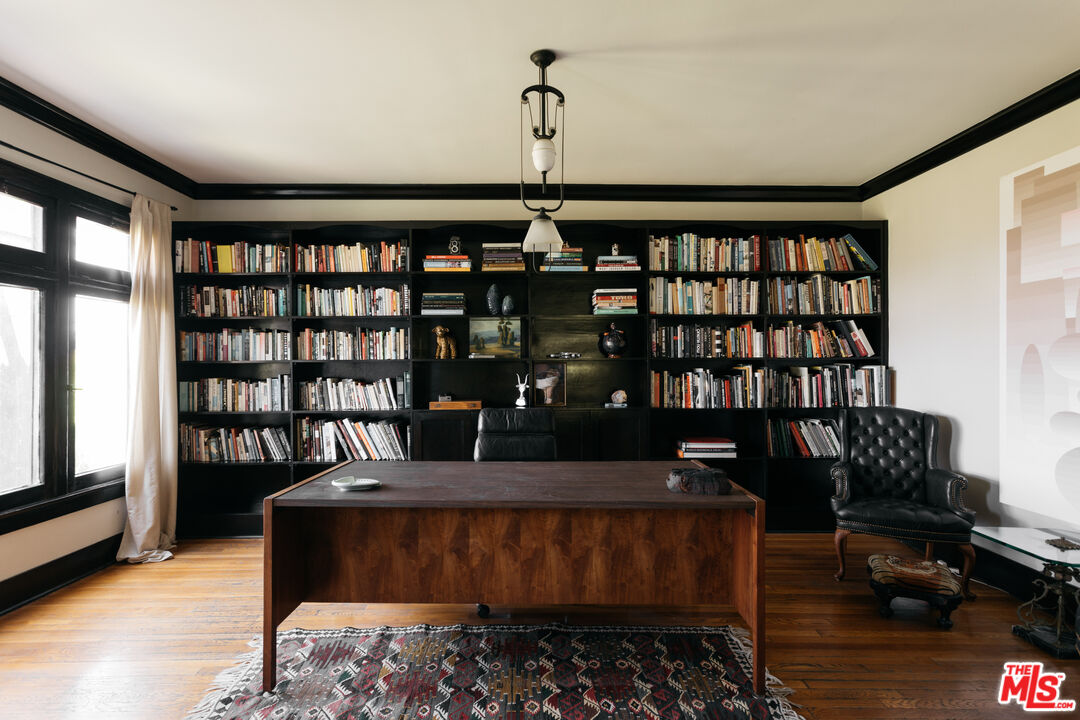 1046 W KENSINGTON RD