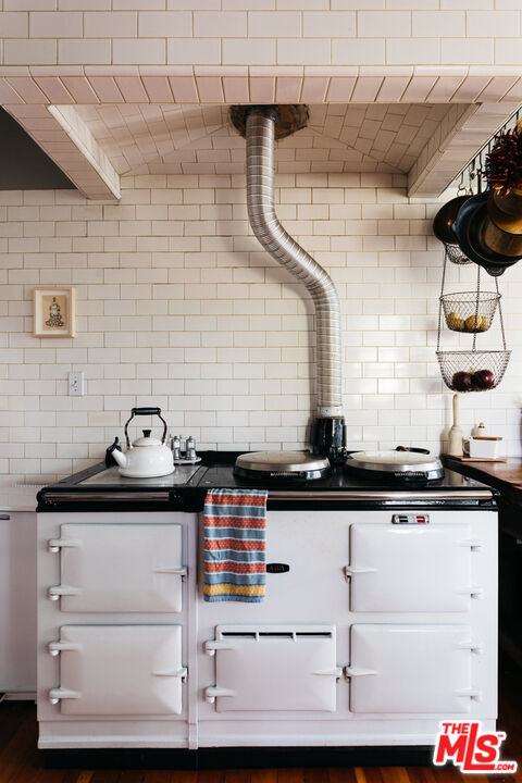 1046 W KENSINGTON RD