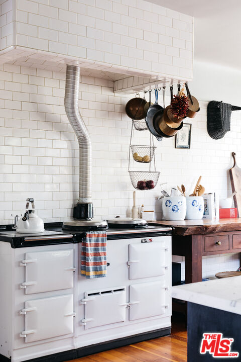 1046 W KENSINGTON RD