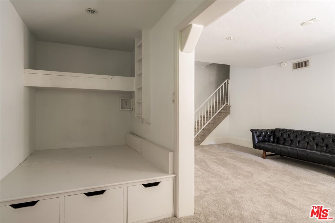 2030 Laurel Canyon Blvd