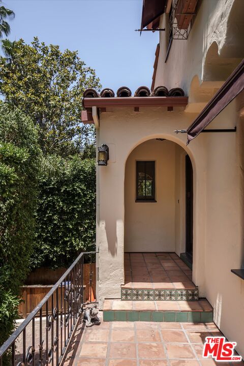 2030 Laurel Canyon Blvd