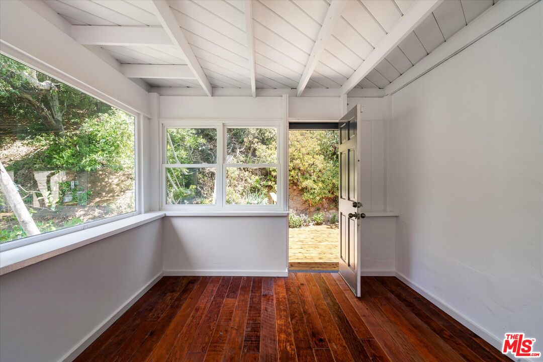 2030 Laurel Canyon Blvd