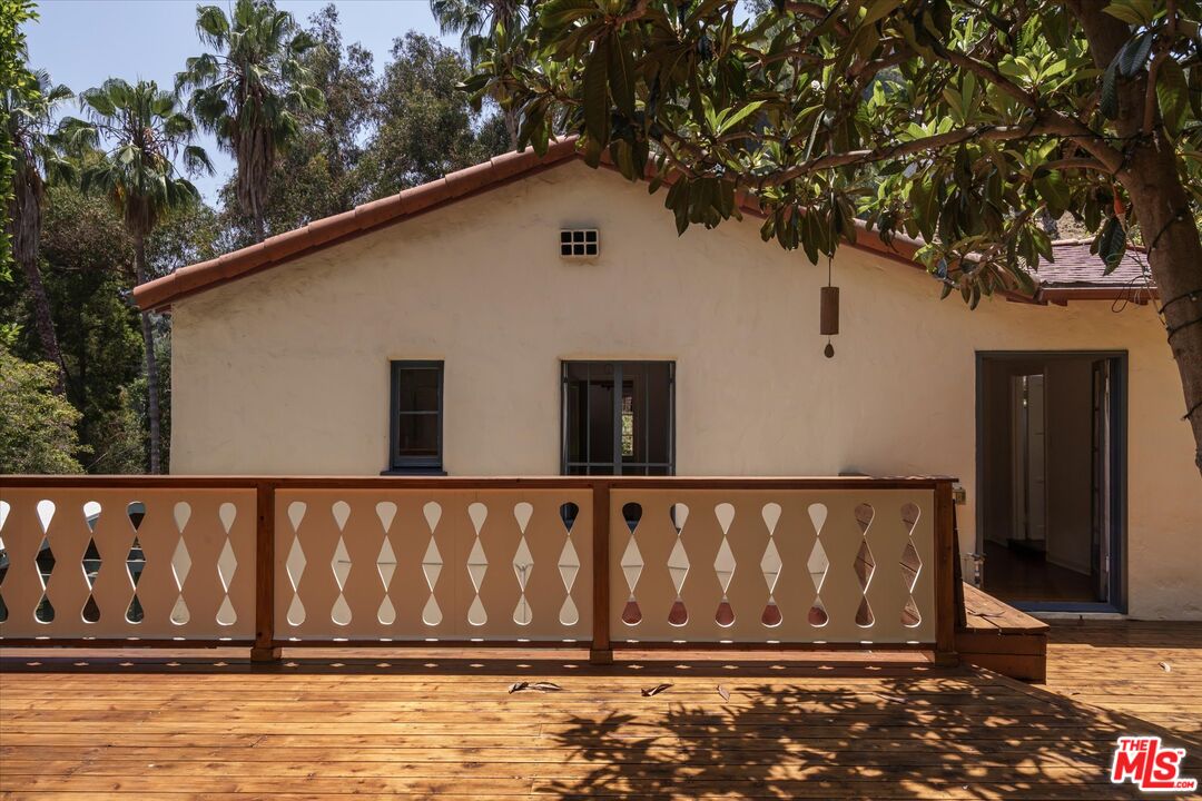 2030 Laurel Canyon Blvd