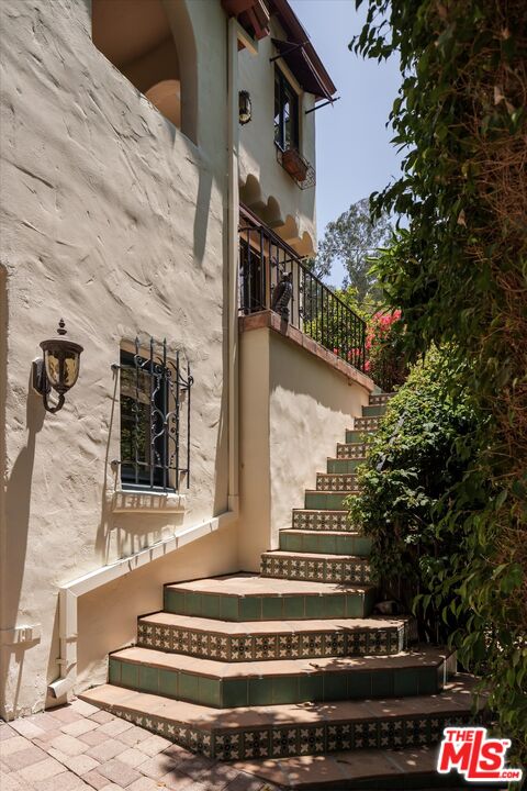 2030 Laurel Canyon Blvd