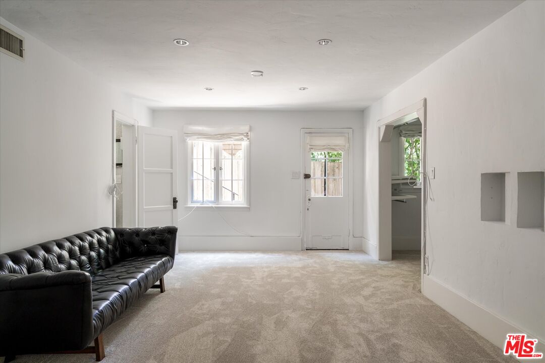2030 Laurel Canyon Blvd
