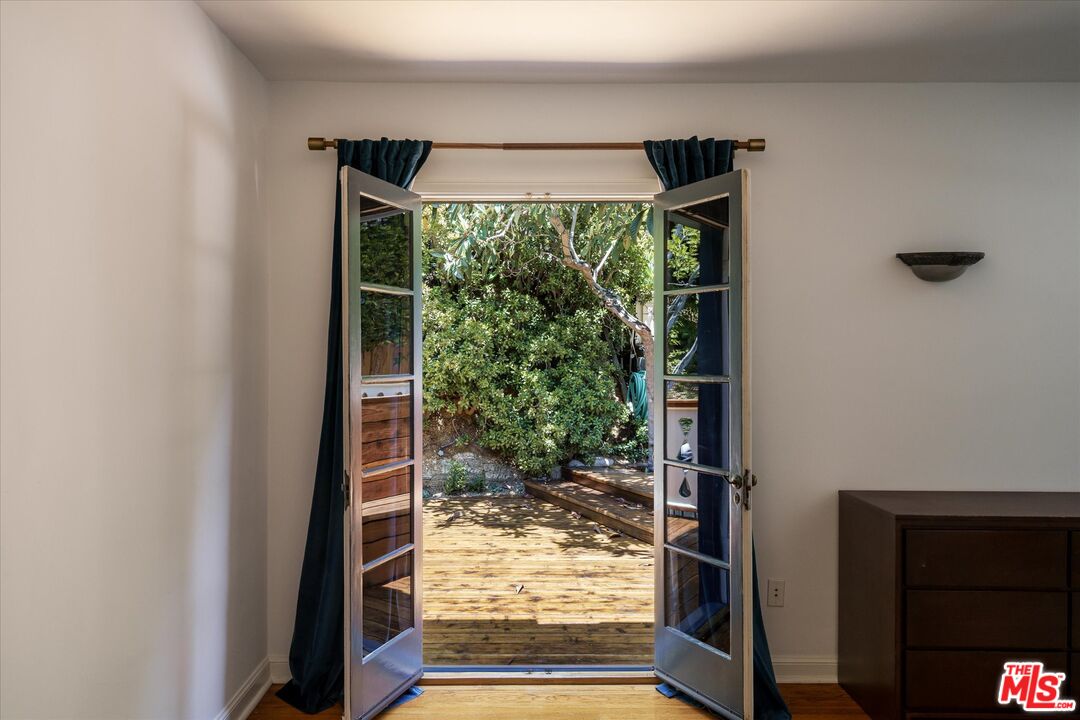 2030 Laurel Canyon Blvd