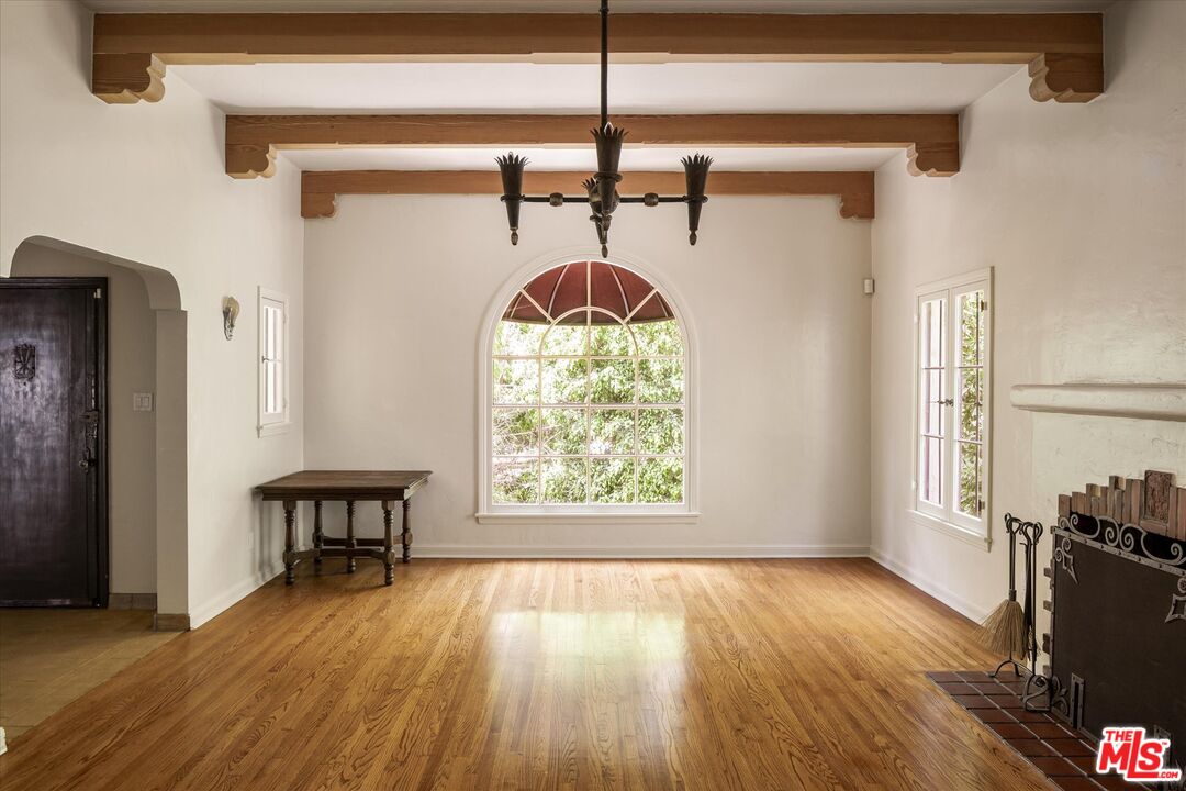 2030 Laurel Canyon Blvd