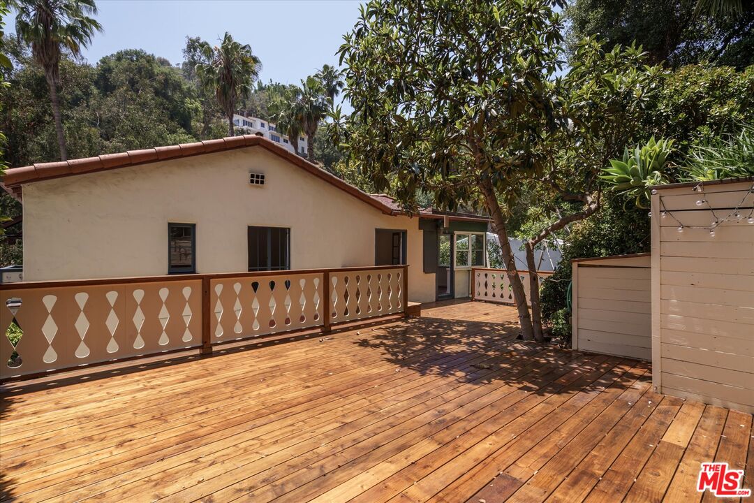 2030 Laurel Canyon Blvd