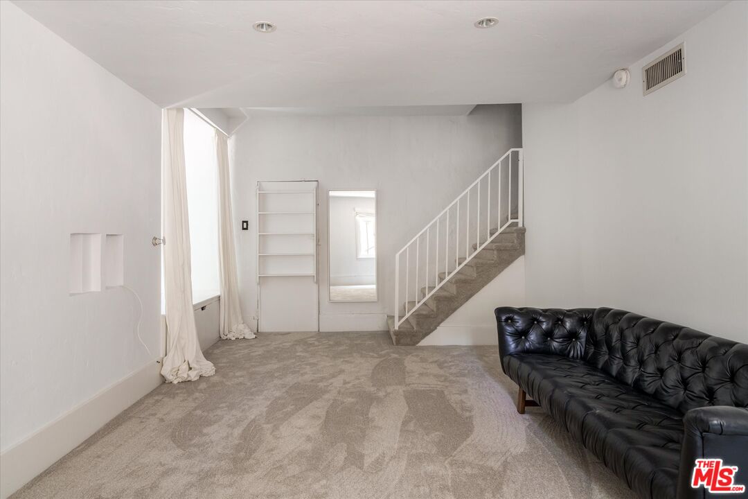 2030 Laurel Canyon Blvd