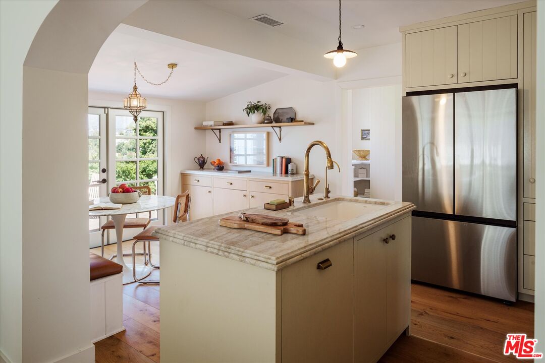 1410 Stanford Dr