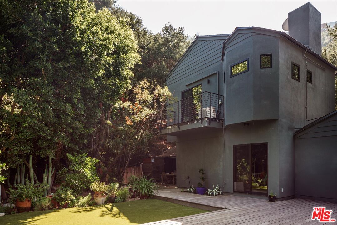 2056 Oakstone