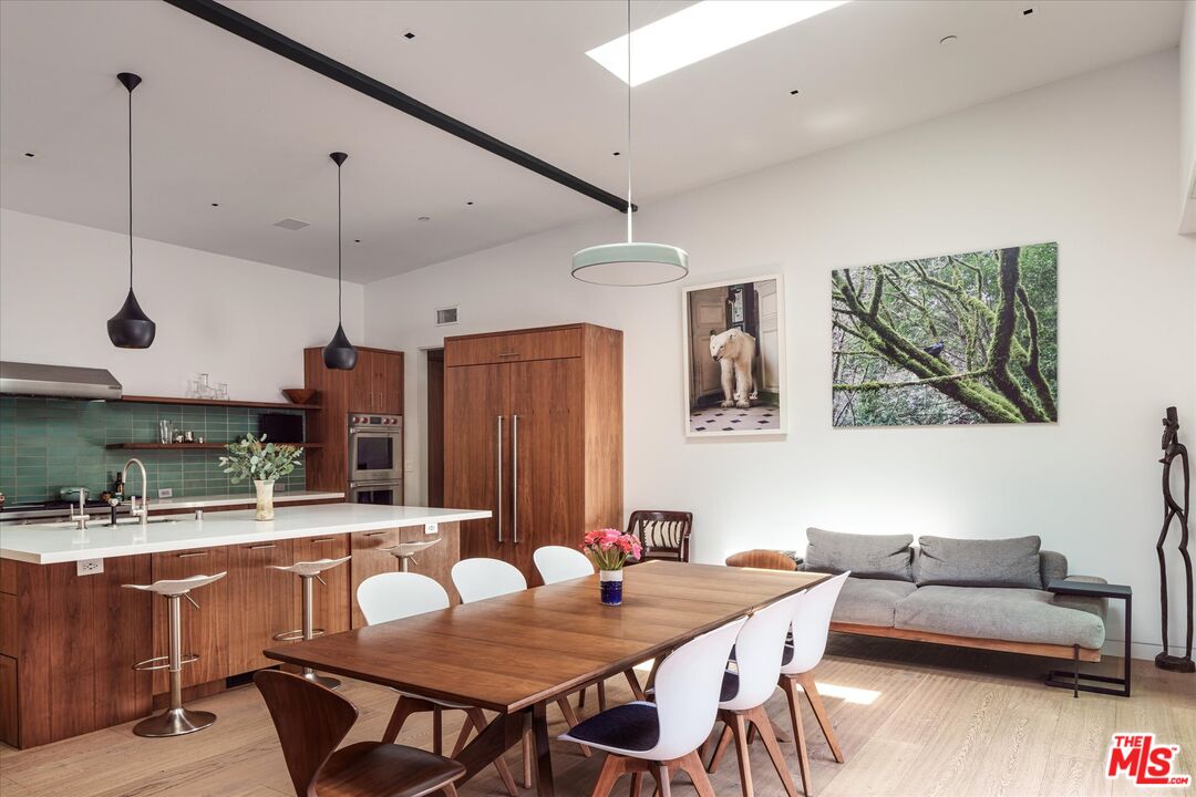 2056 Oakstone