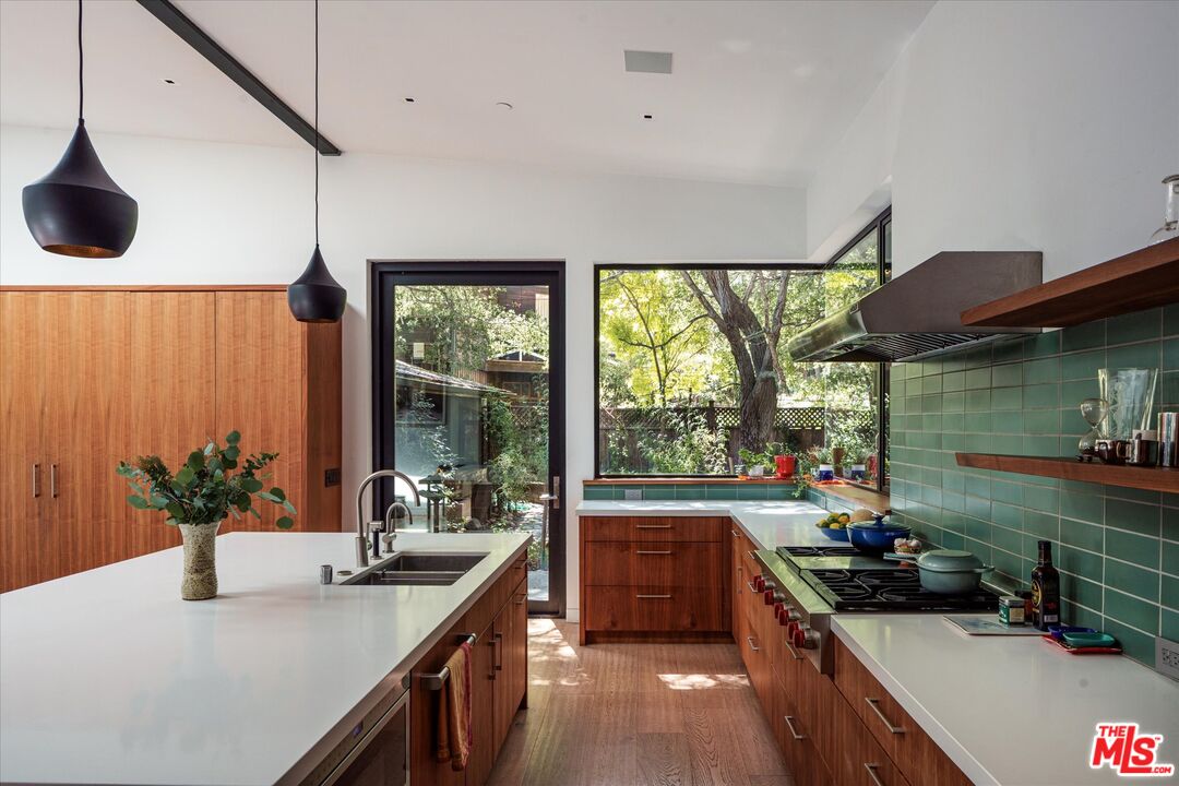 2056 Oakstone