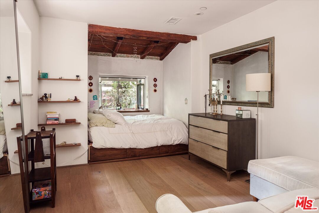 2056 Oakstone
