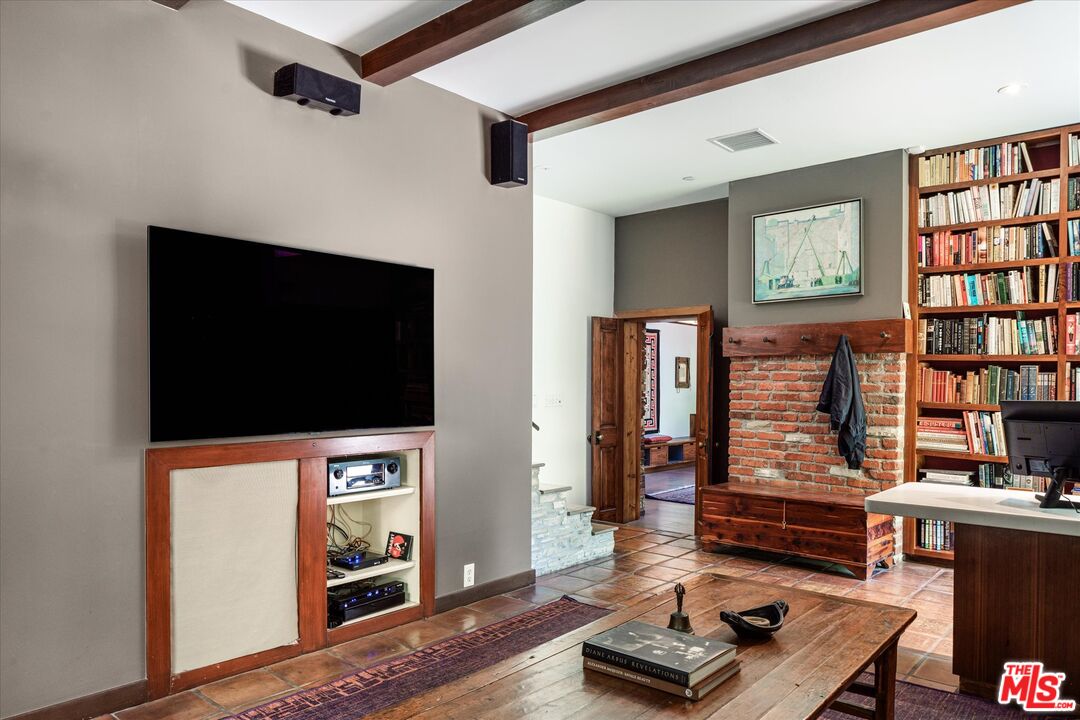 2056 Oakstone