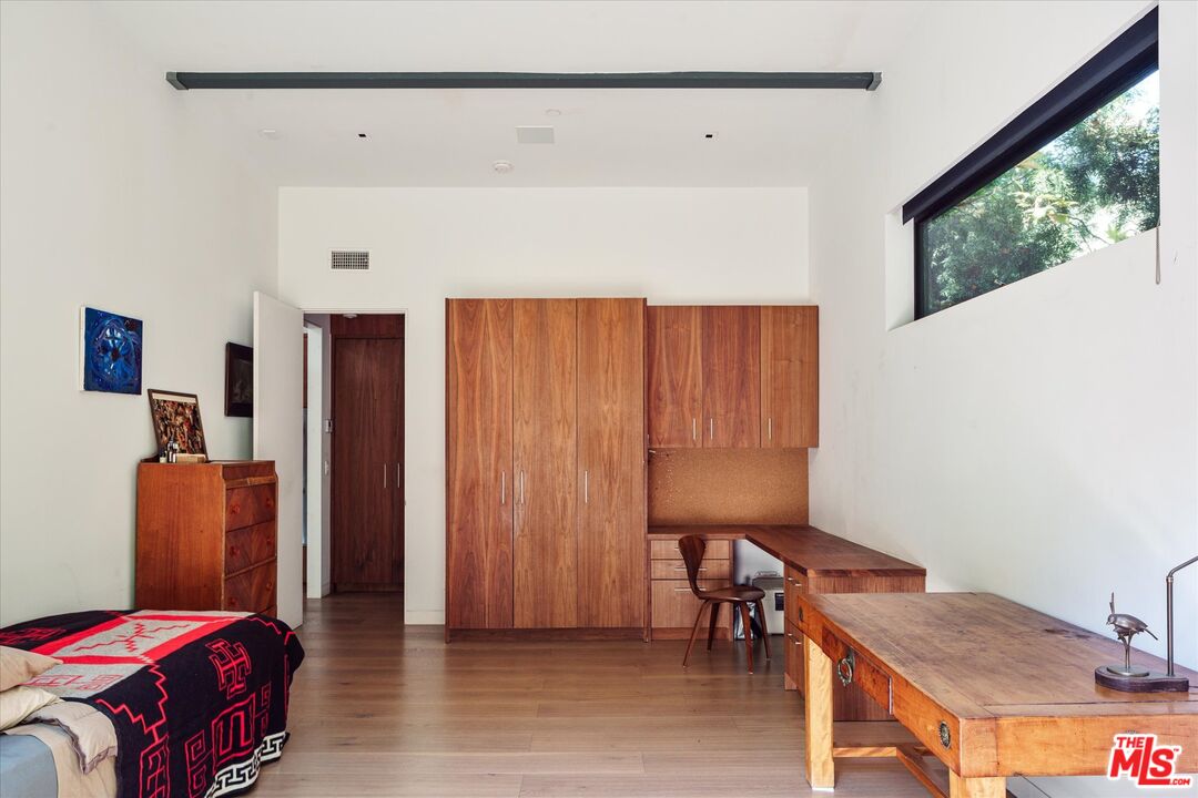 2056 Oakstone