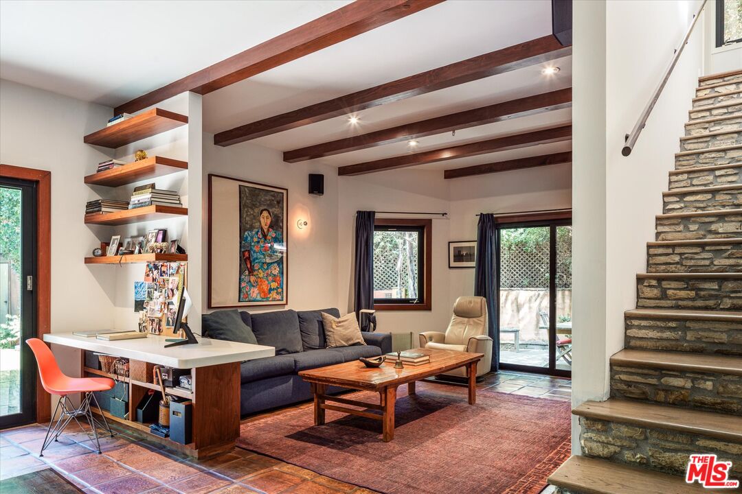 2056 Oakstone