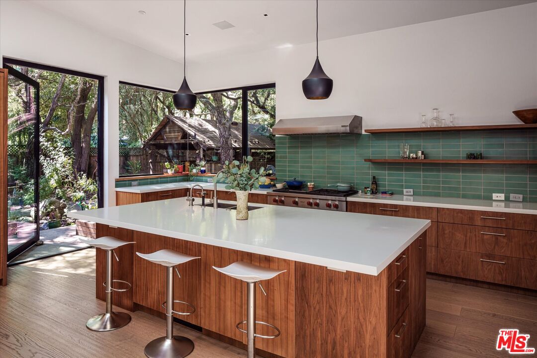 2056 Oakstone