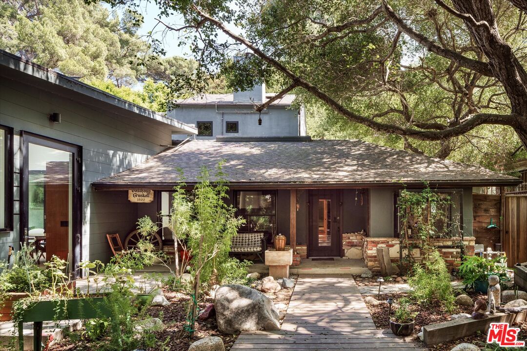 2056 Oakstone