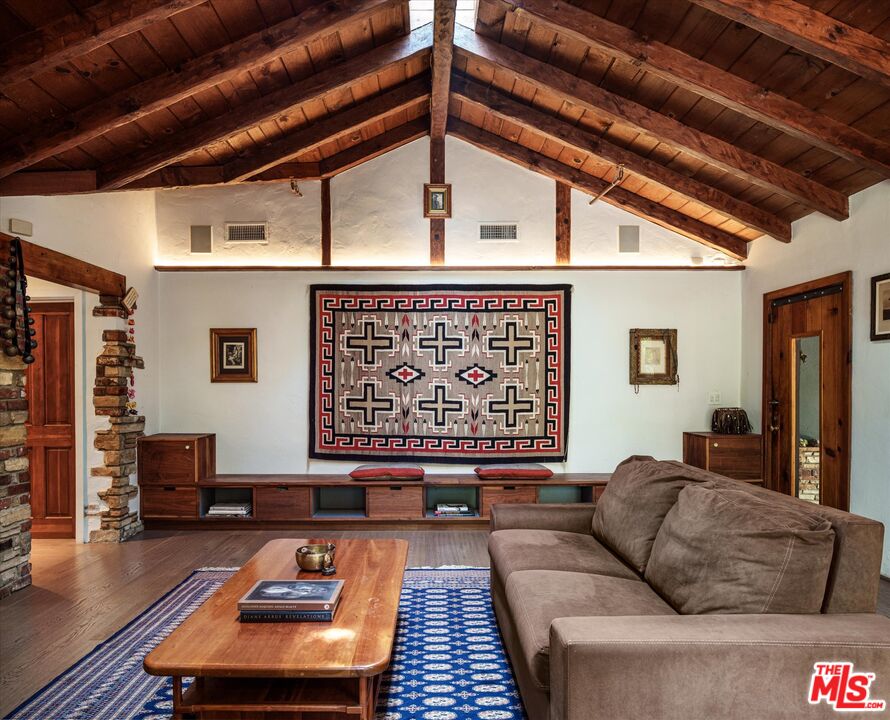 2056 Oakstone