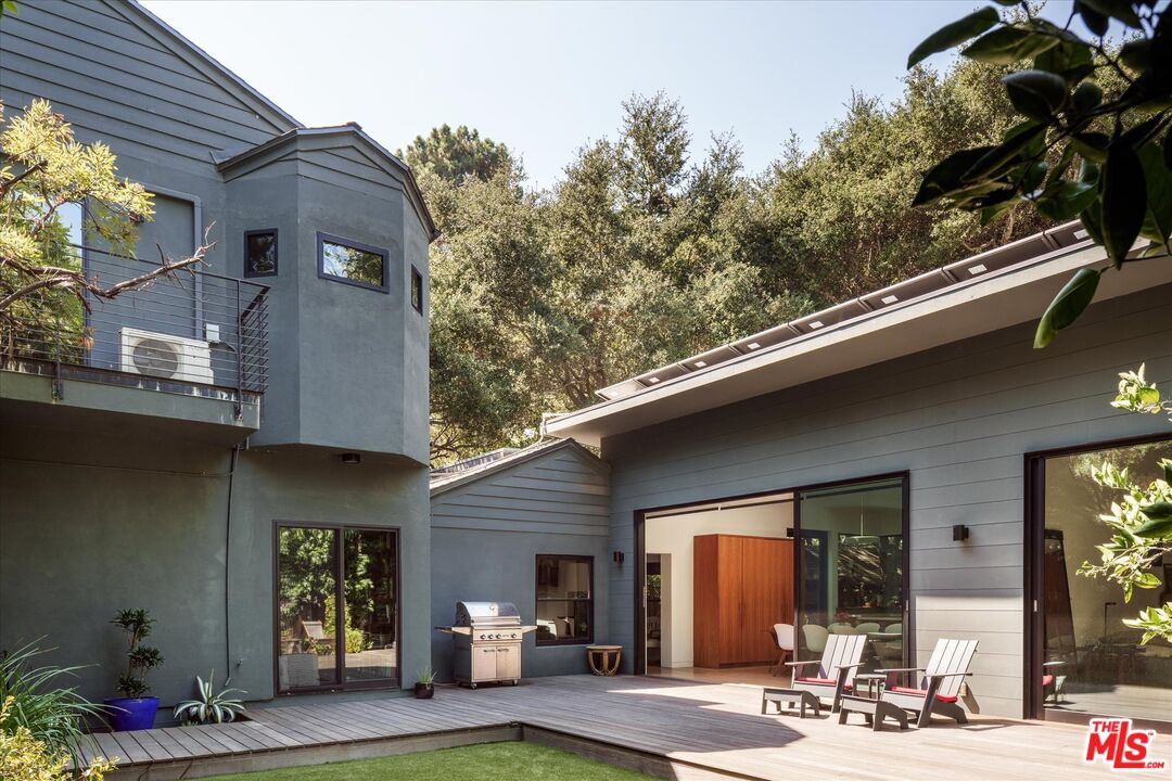 2056 Oakstone
