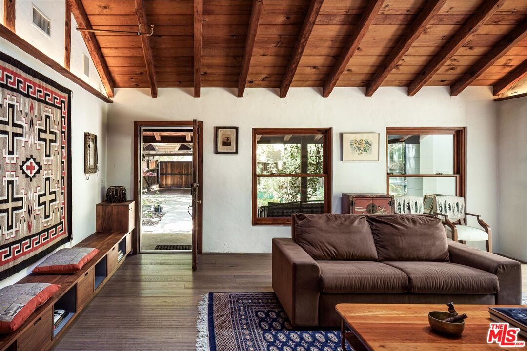 2056 Oakstone