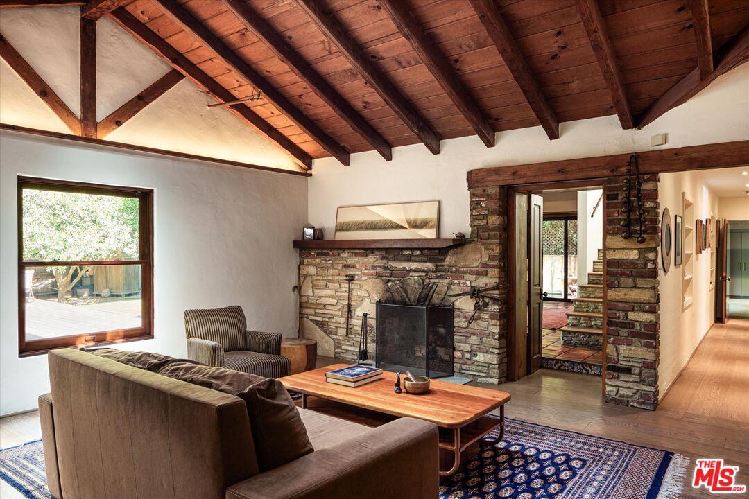 2056 Oakstone