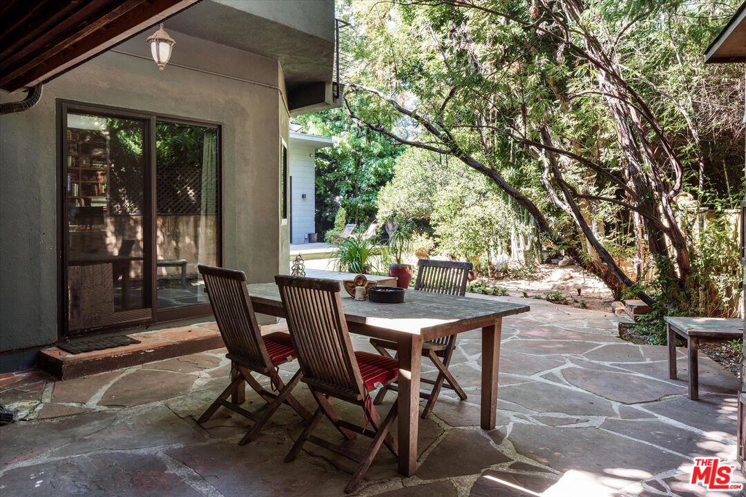 2056 Oakstone