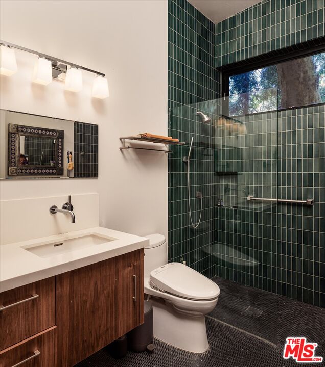 2056 Oakstone