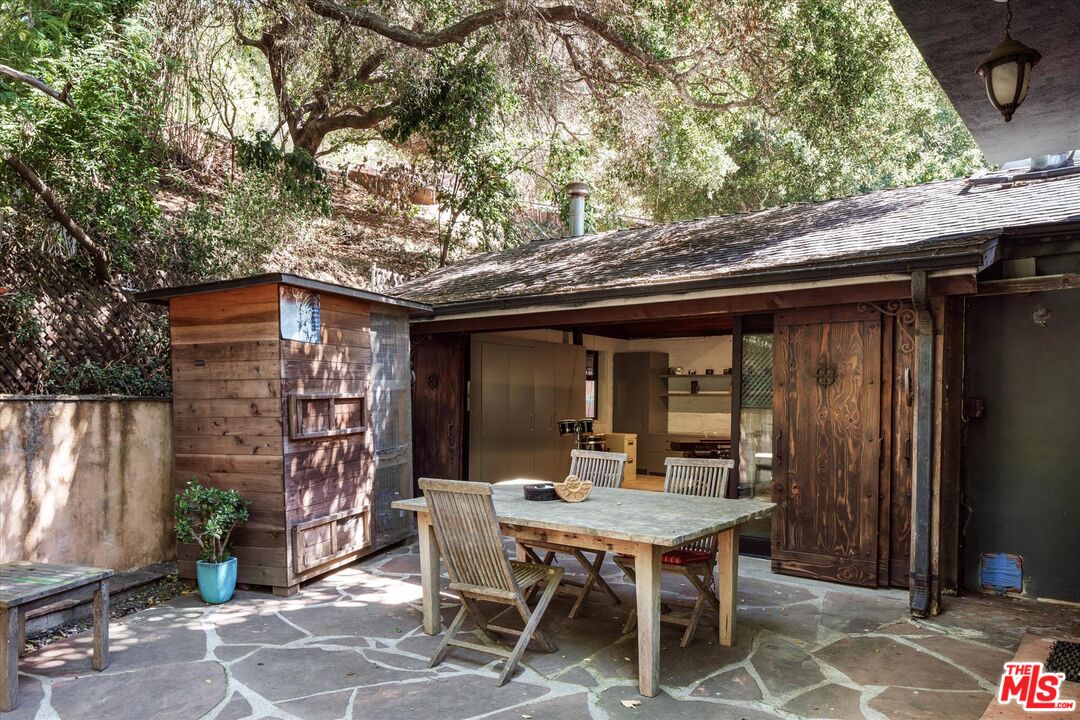 2056 Oakstone