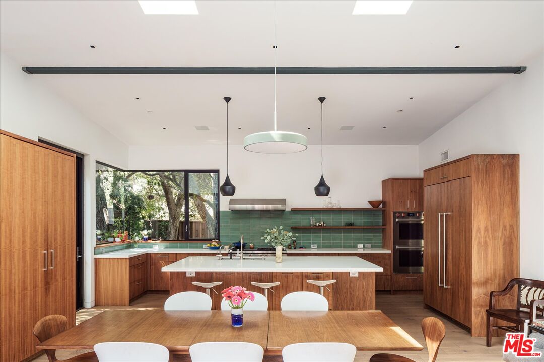 2056 Oakstone