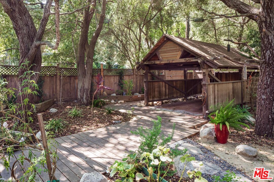 2056 Oakstone
