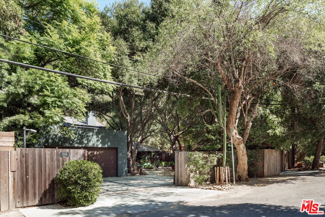 2056 Oakstone