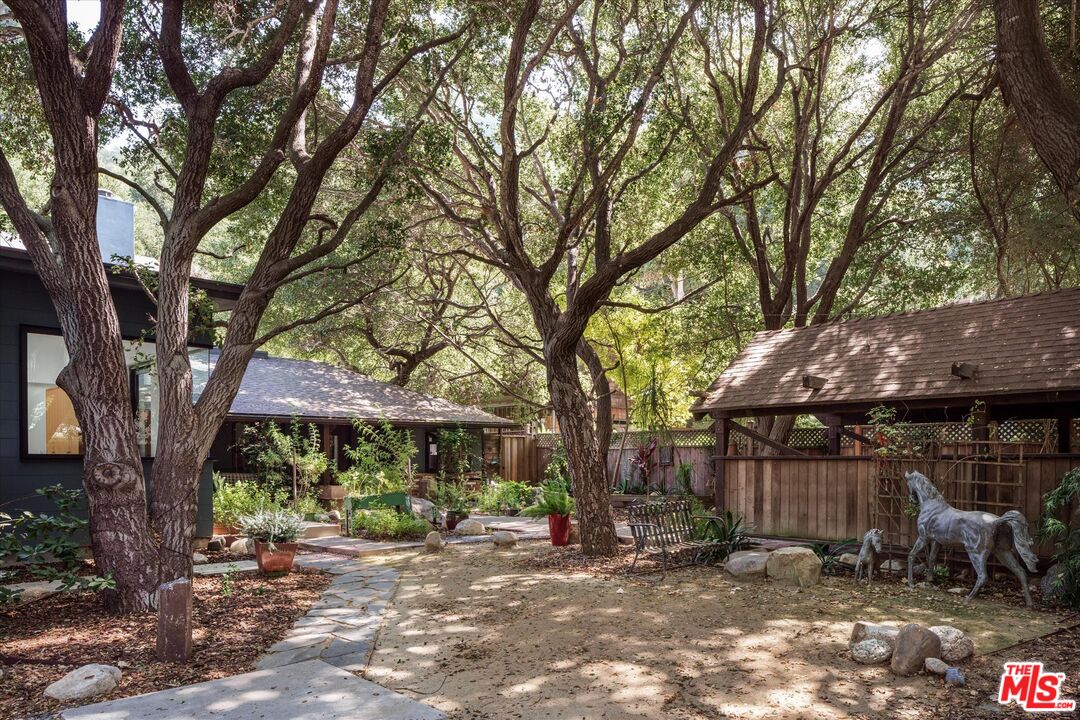 2056 Oakstone