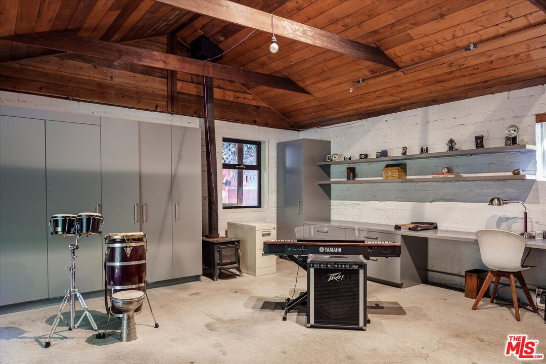 2056 Oakstone