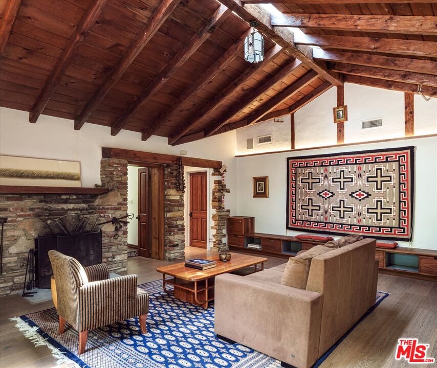 2056 Oakstone