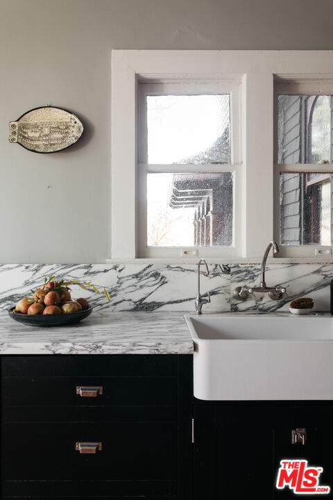 1046 W KENSINGTON RD