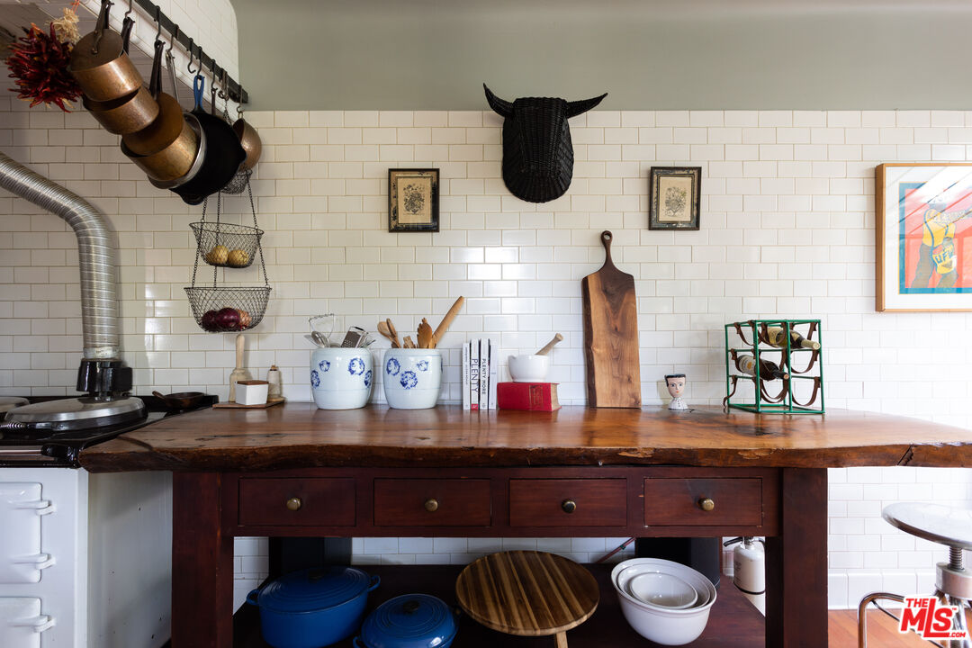 1046 W KENSINGTON RD