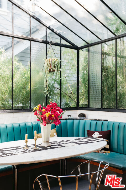 1046 W KENSINGTON RD