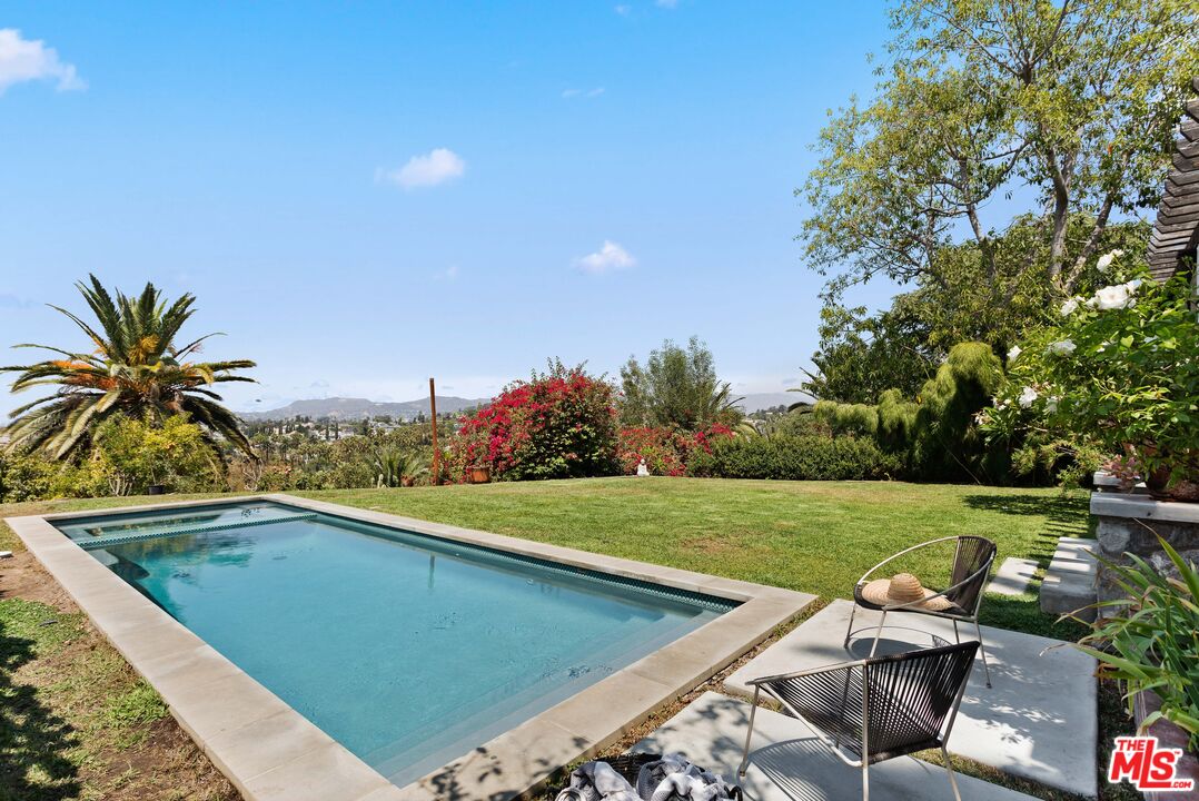 1046 W KENSINGTON RD