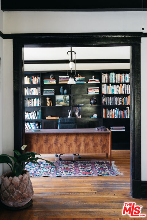 1046 W KENSINGTON RD