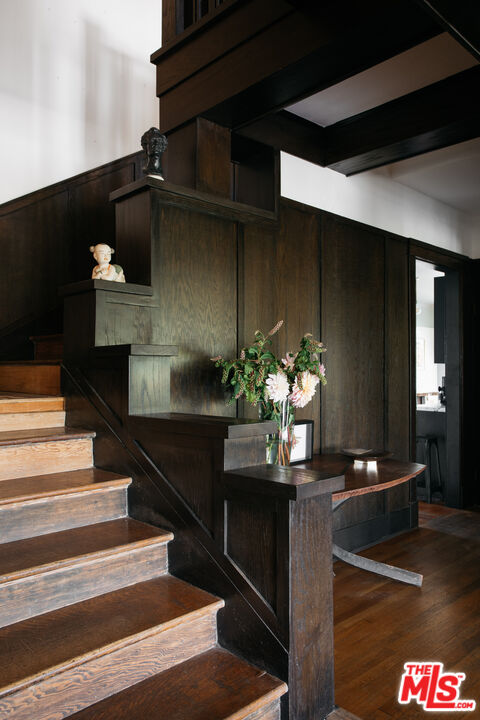 1046 W KENSINGTON RD