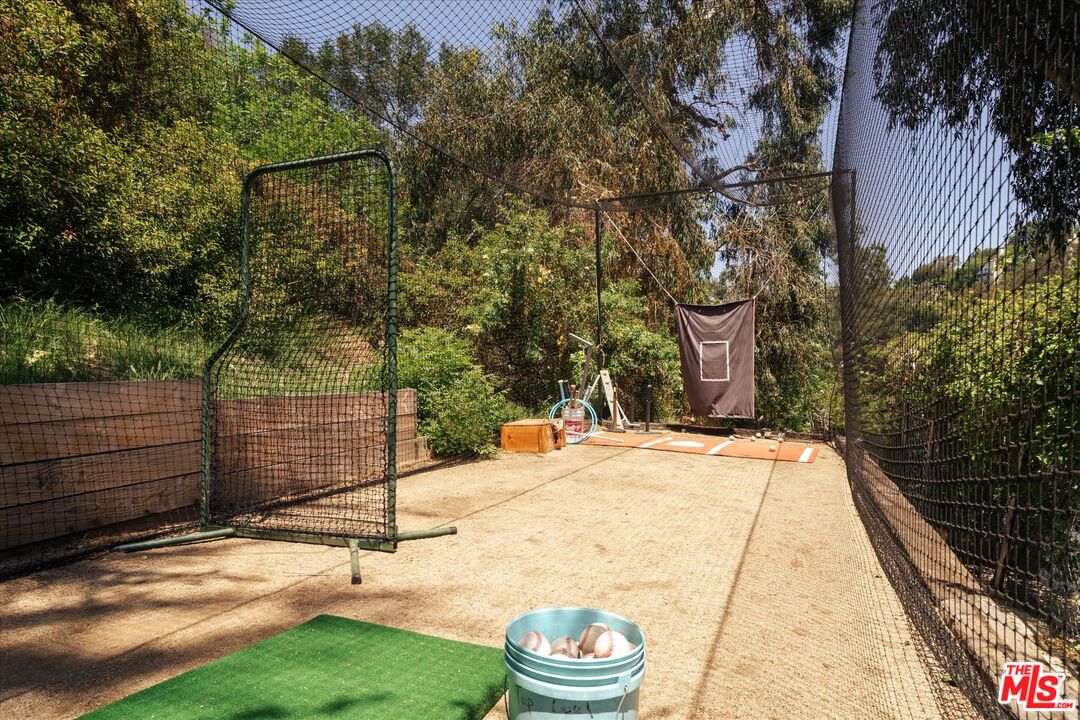 8421 Kirkwood Dr