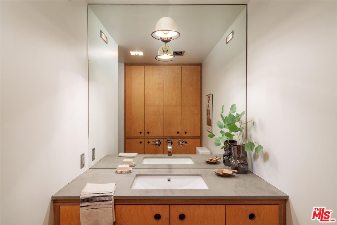 4455 Los Feliz Blvd Unit: 106