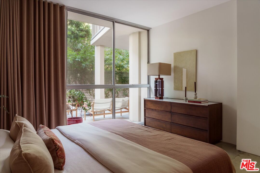 4455 Los Feliz Blvd Unit: 106